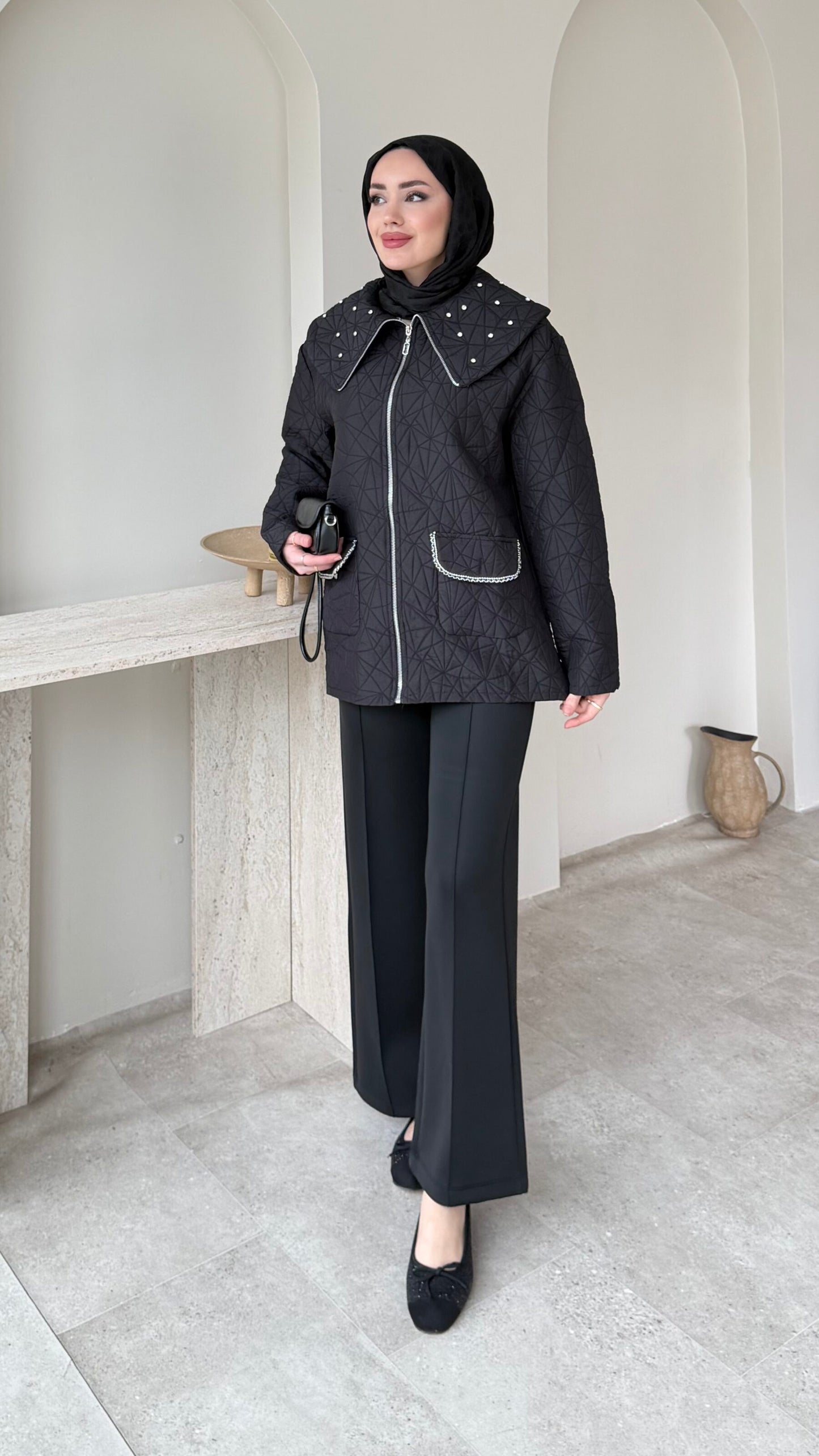 Lara Üçgen Desen Ceket – Siyah